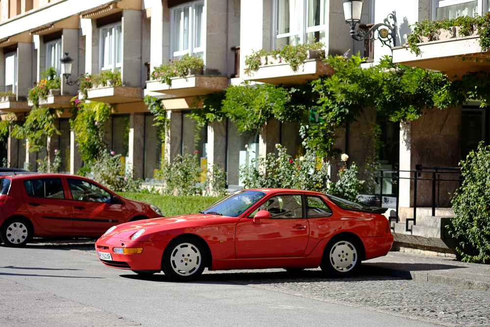 Otra imagen del Porsche 968 tomada al lado de la Basílica.