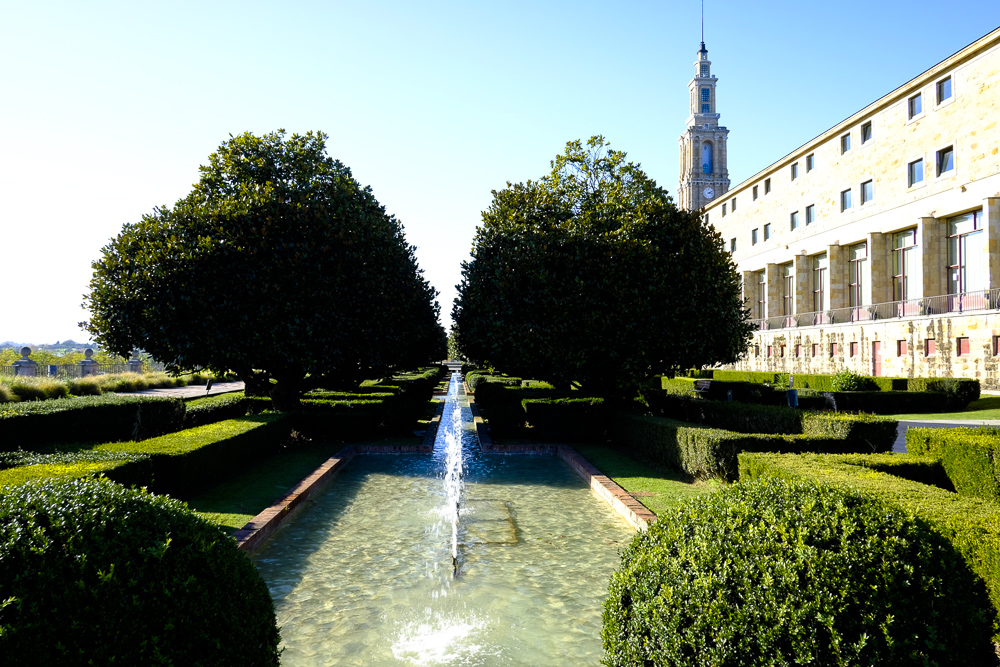 Universidad Laboral. Jardines.