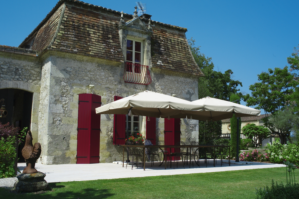 Domaine de grande font: Desayunar al aire libre.