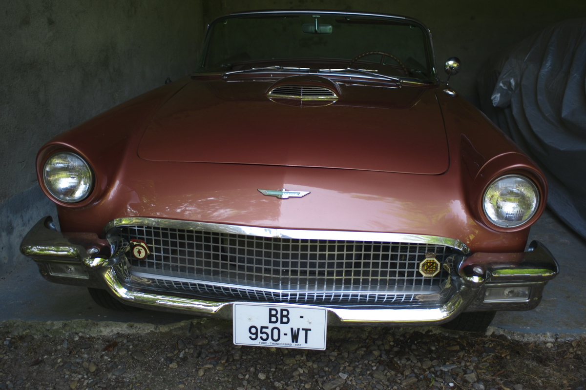 La Passagére: Un Ford Thunderbird de 1957.